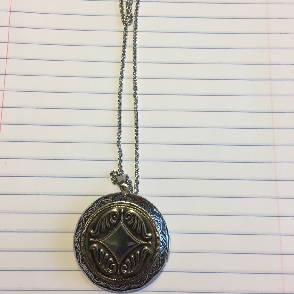 Locket - Picture 2 of 3